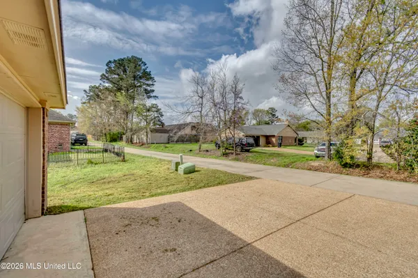 $259,900 | 125 Whispering Oaks Crossing, Pearl, MS 39208