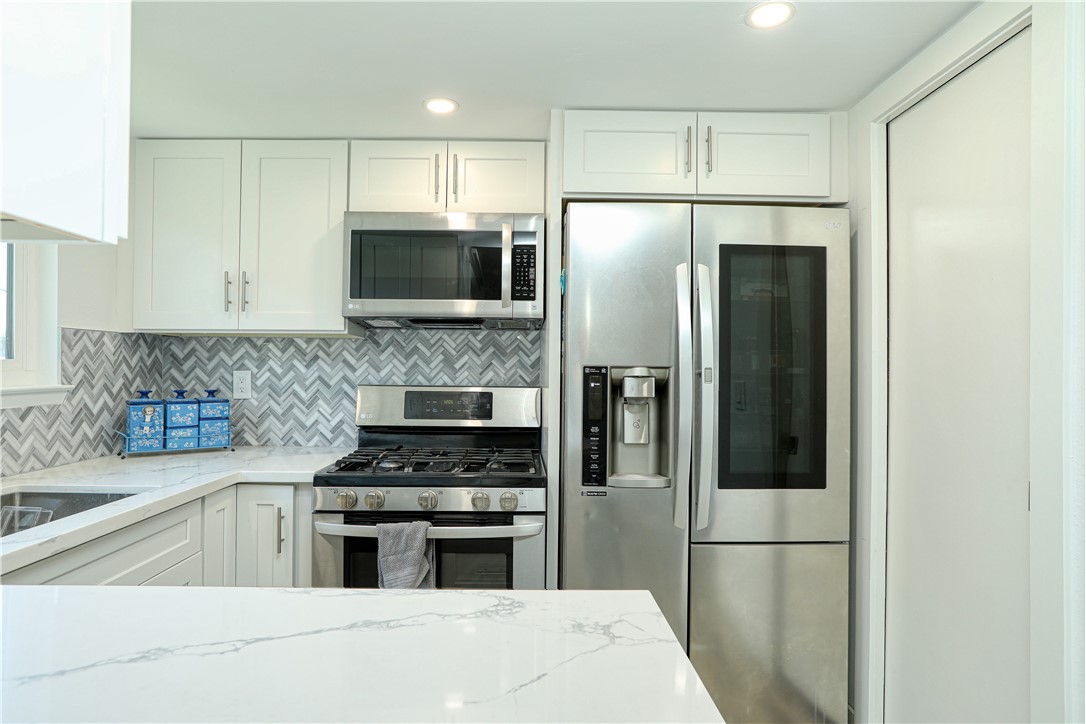 1663 Ramona Avenue Grover Beach, CA 93433 - Photo 3 of 28 Kitchen