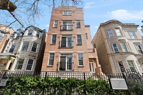 $425,000 | 4627 North Kenmore Avenue, Unit 1E, Chicago, IL 60640