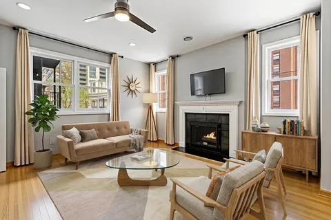 $425,000 | 4627 North Kenmore Avenue, Unit 1E, Chicago, IL 60640