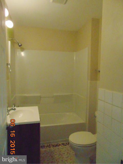 2537 Glencoe Road Baltimore, MD 21234 - Photo 8 of 12 Bath