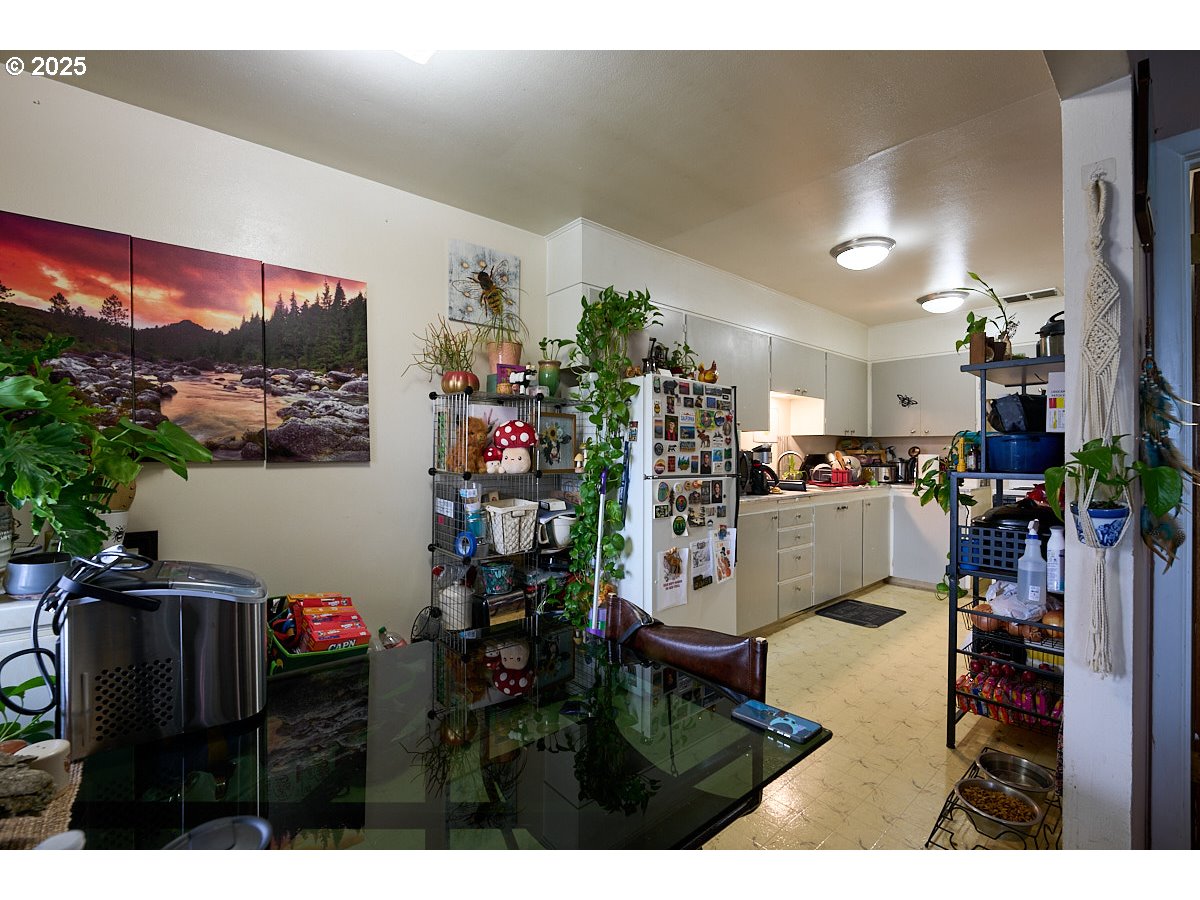 304 East Park Street Enterprise, OR 97828 - Photo 13 of 20 a view of a workspace