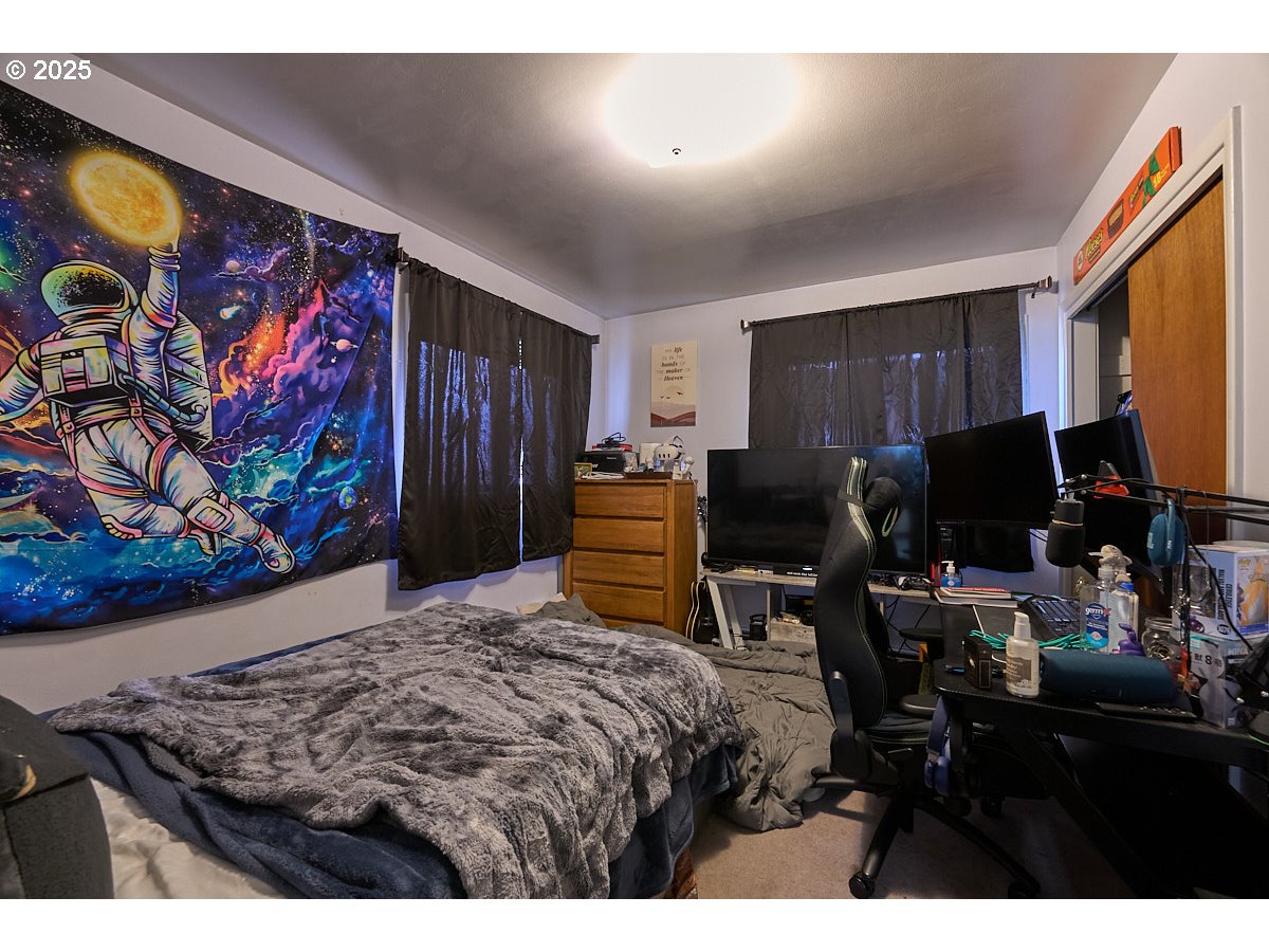 304 East Park Street Enterprise, OR 97828 - Photo 16 of 20 a bedroom with furniture and a flat screen tv