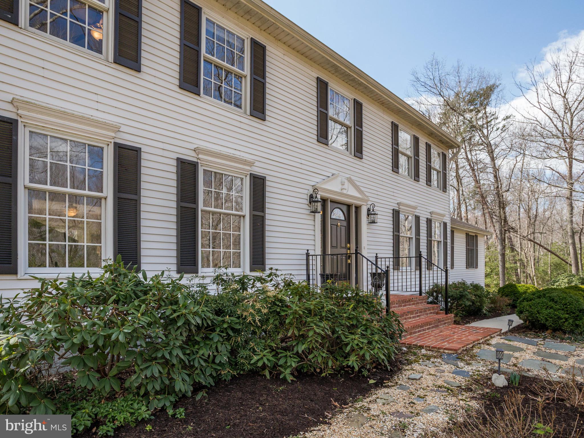 Classic Colonial in beautiful Ferry Landing Woods