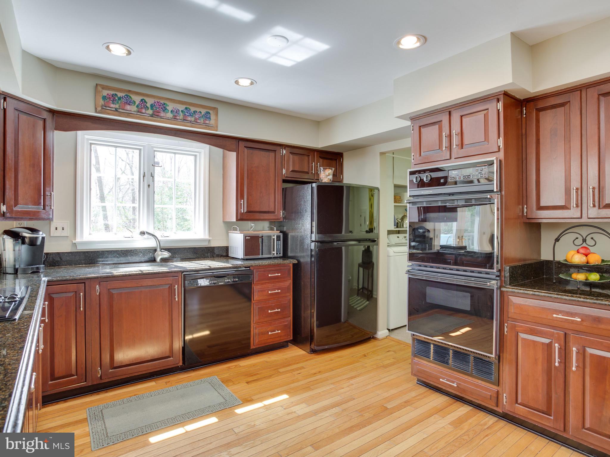 10400 3 Doctors Road Dunkirk, MD 20754 - Photo 23 of 60 Well planned Kitchen. Double Ovens. Granite.