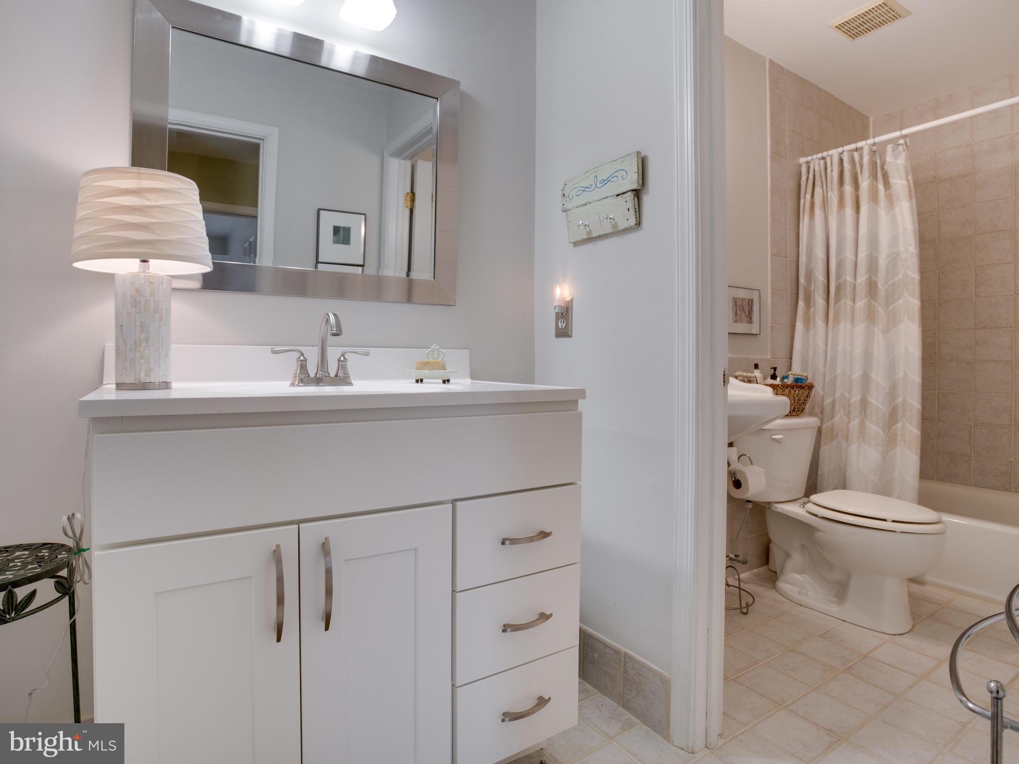 10400 3 Doctors Road Dunkirk, MD 20754 - Photo 41 of 60 Full Bath - Upper Level Hallway