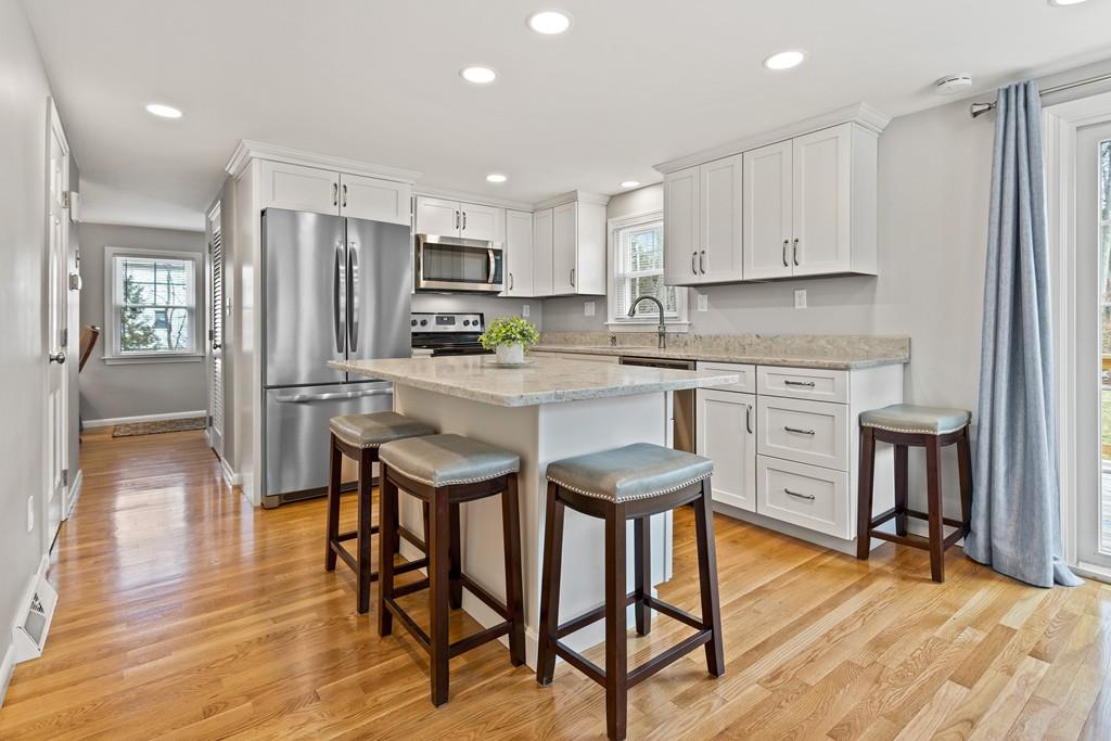 16 Black Pond Road Mansfield, MA 02048 - Photo 6 of 33 Gallery Image 6