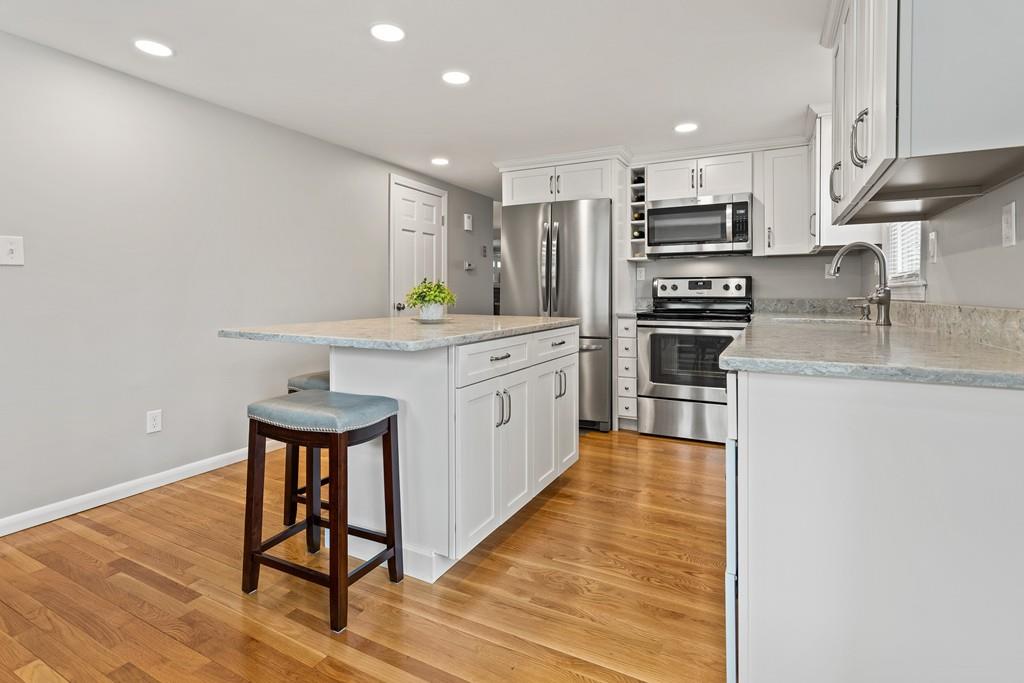 16 Black Pond Road Mansfield, MA 02048 - Photo 8 of 33 Gallery Image 8