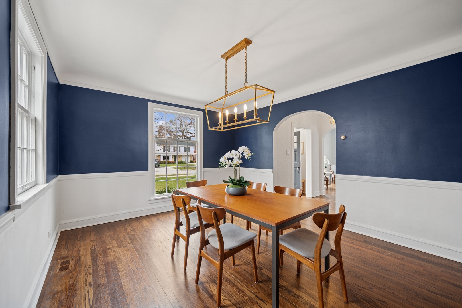 2145 Chestnut Avenue Wilmette, IL 60091 - Photo 11 of 38 a dining room with furniture and window