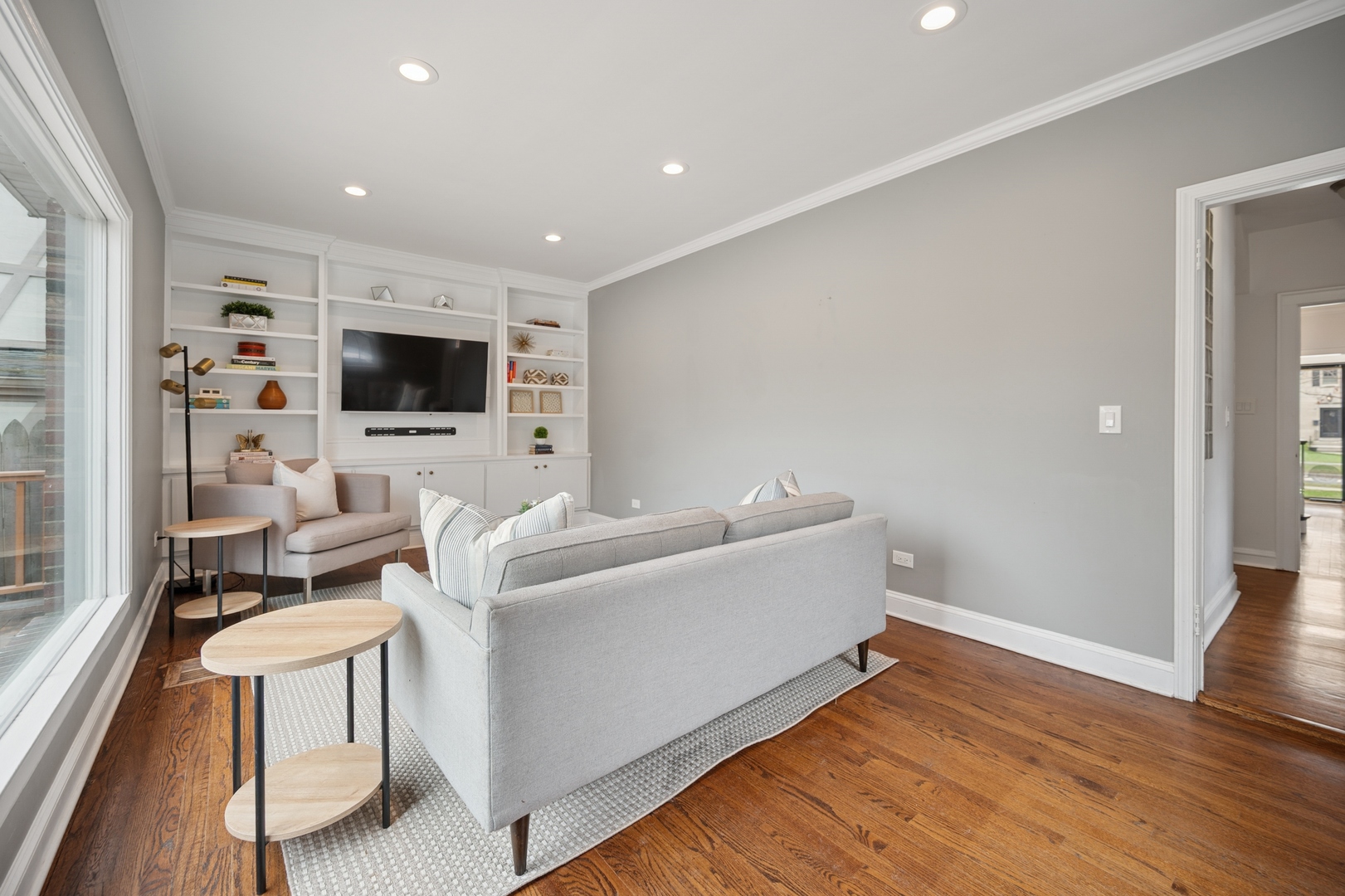 2145 Chestnut Avenue Wilmette, IL 60091 - Photo 18 of 38 a living room with furniture and a flat screen tv