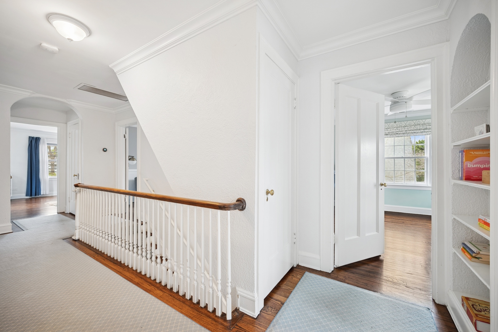 2145 Chestnut Avenue Wilmette, IL 60091 - Photo 22 of 38 a view of a hallway with windows