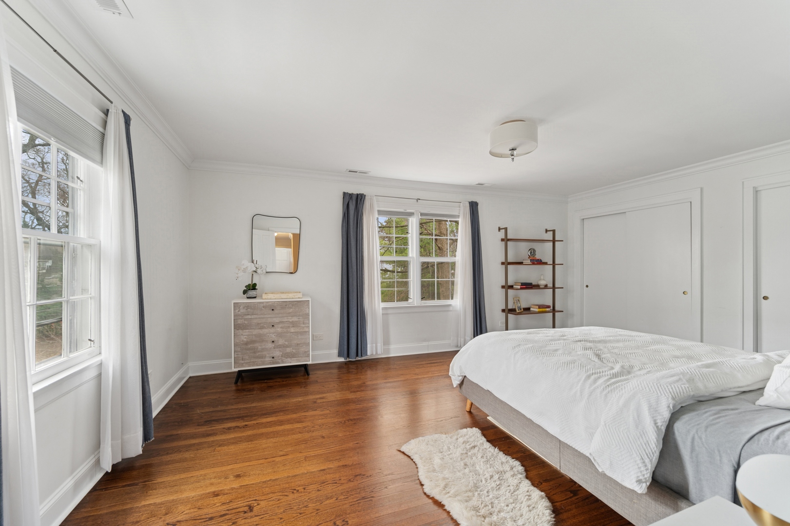 2145 Chestnut Avenue Wilmette, IL 60091 - Photo 23 of 38 a spacious bedroom with a bed and wooden floor