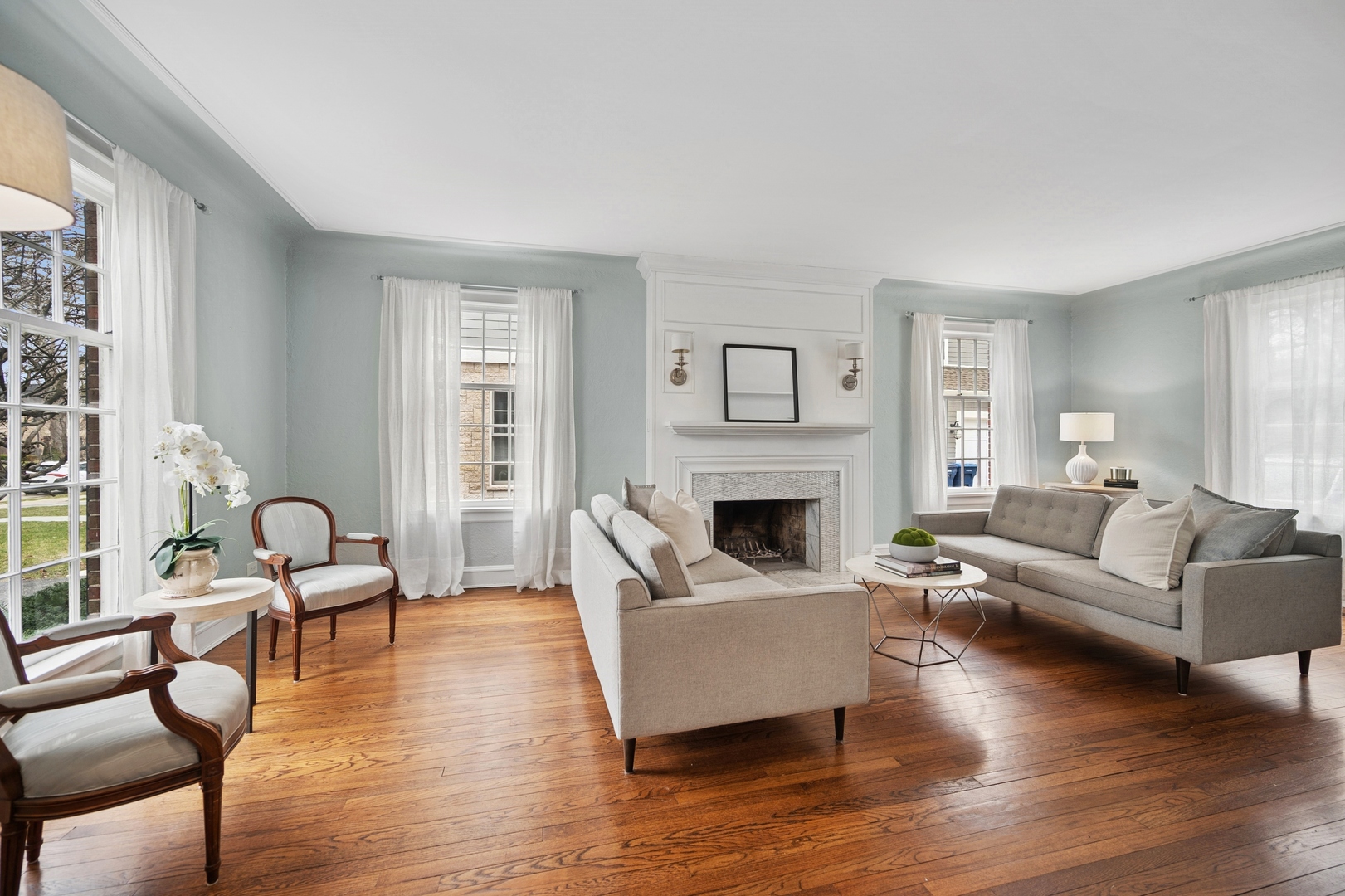 2145 Chestnut Avenue Wilmette, IL 60091 - Photo 6 of 38 a living room with furniture and a fireplace