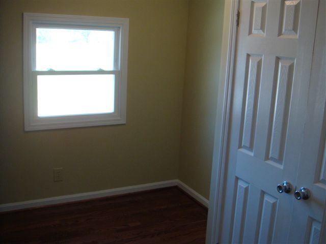 5111 Lewis Road Roanoke, VA 24014 - Photo 5 of 12 a small space with a window