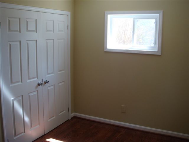 5111 Lewis Road Roanoke, VA 24014 - Photo 7 of 12 an empty room with a window