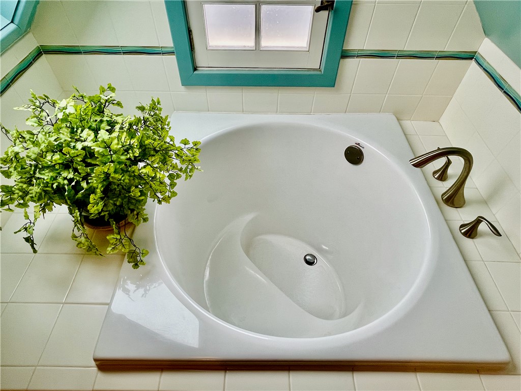 11 Walnut Street Oneonta, NY 13820 - Photo 40 of 50 Japanese-style soaking tub