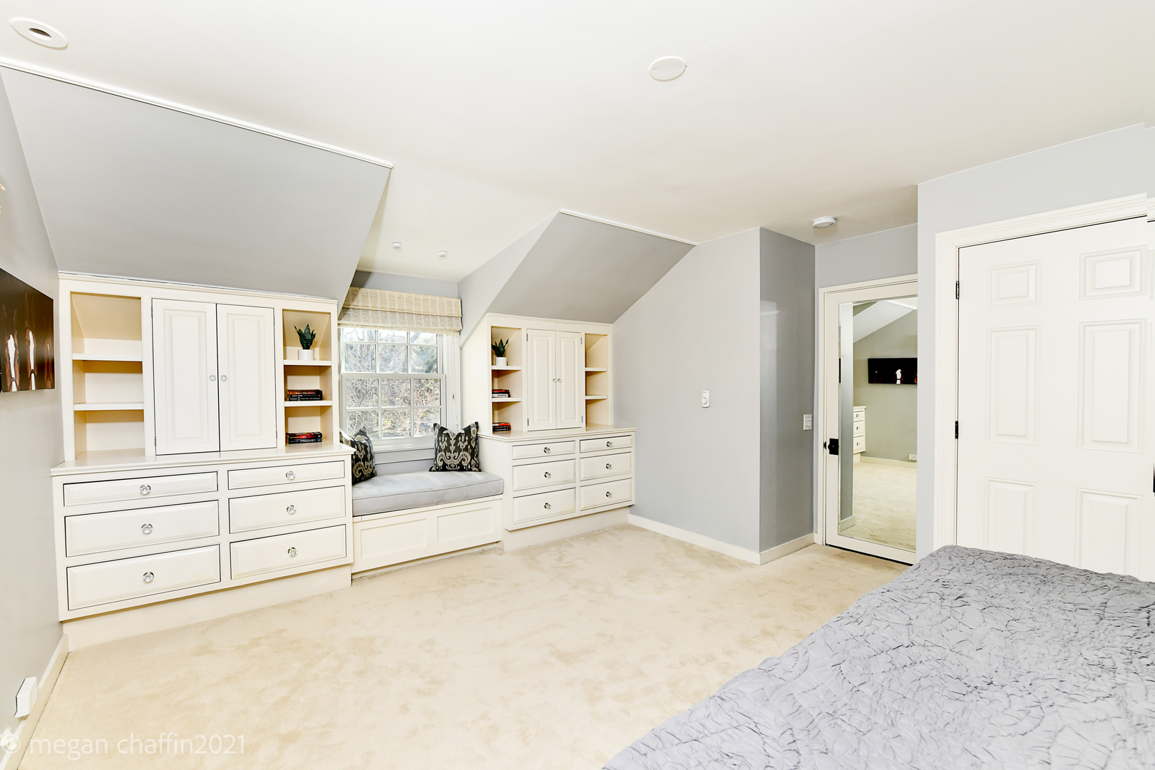 Undisclosed Address Winnetka, IL 60093 - Photo 33 of 38 a large white bed in a white room