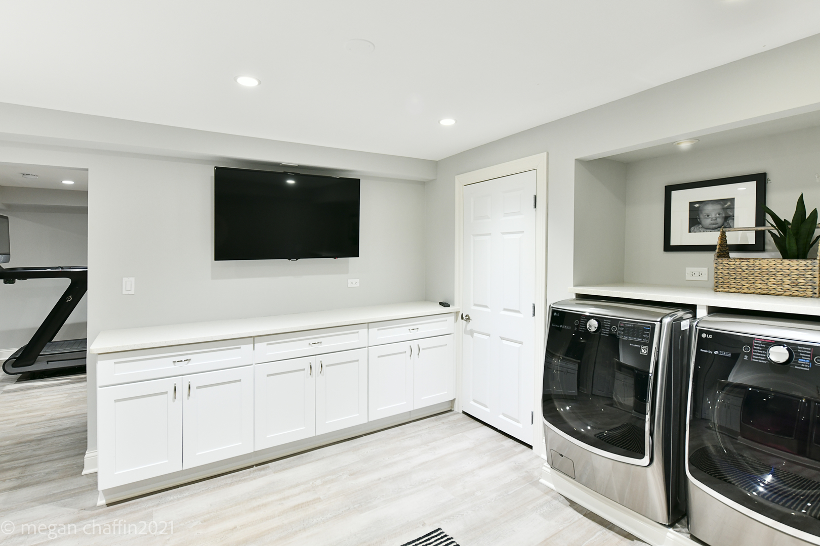 Undisclosed Address Winnetka, IL 60093 - Photo 37 of 38 a bathroom with a sink a mirror and a toilet