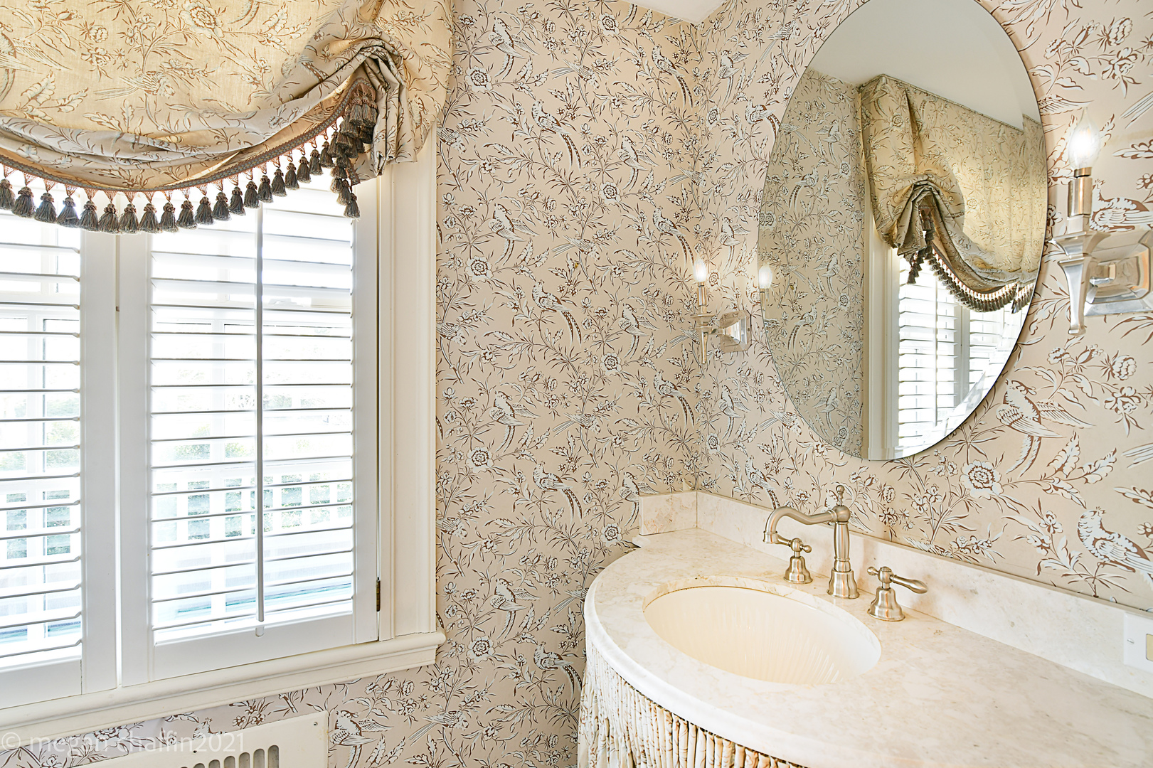 Undisclosed Address Winnetka, IL 60093 - Photo 7 of 38 a bathroom with a mirror and a sink
