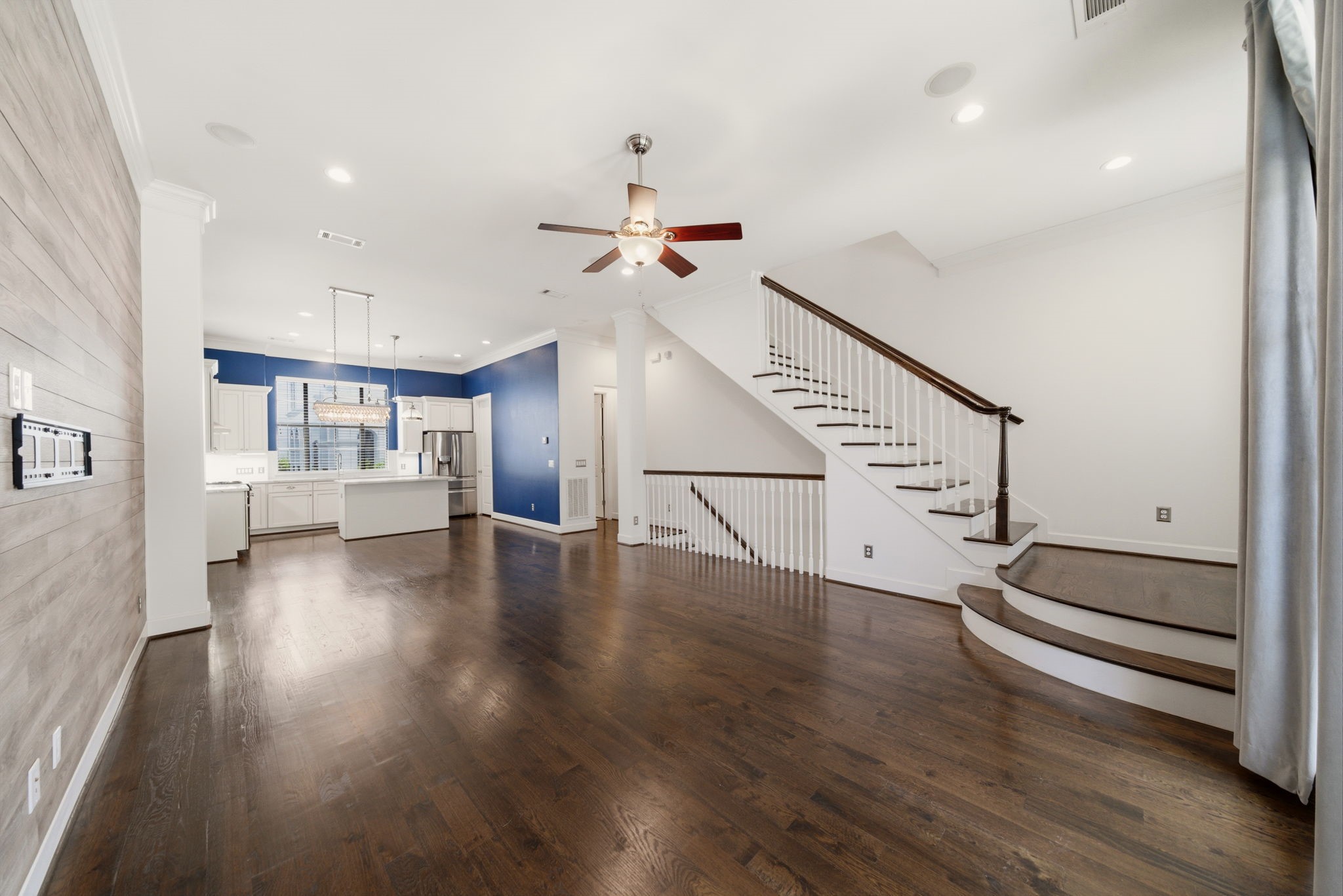 911 West Drew Street Houston, TX 77006 - Photo 10 of 44 a view of entryway and hall with wooden floor