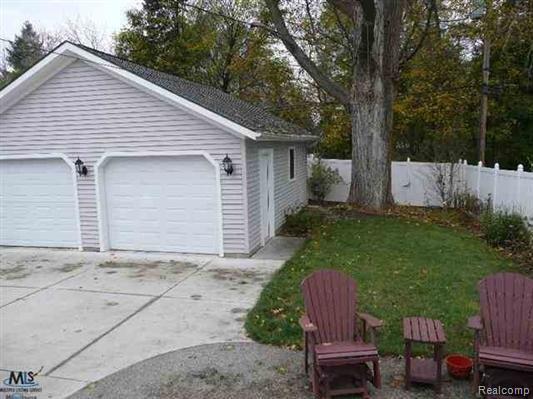 138 Glendale Avenue Rochester, MI 48307 - Photo 3 of 16 backyard.jpg