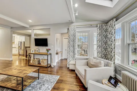 $1,400,000 | 1909 West Oakdale Avenue, Chicago, IL 60657