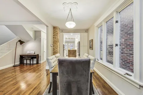 $1,400,000 | 1909 West Oakdale Avenue, Chicago, IL 60657