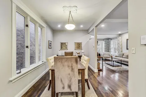 $1,400,000 | 1909 West Oakdale Avenue, Chicago, IL 60657