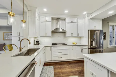 $1,400,000 | 1909 West Oakdale Avenue, Chicago, IL 60657