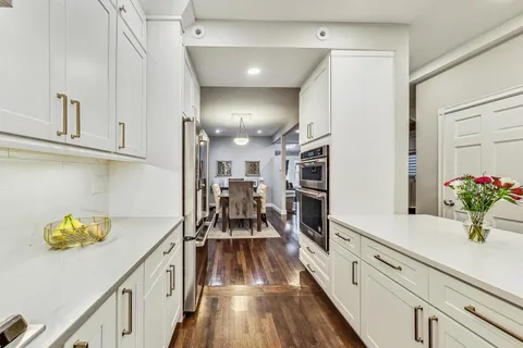 $1,400,000 | 1909 West Oakdale Avenue, Chicago, IL 60657