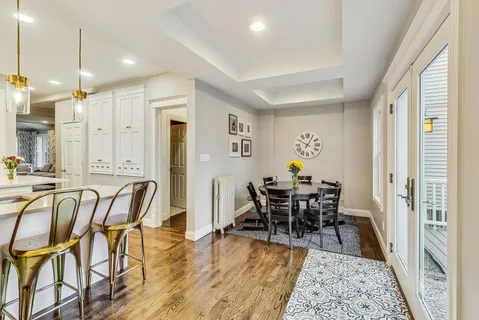 $1,400,000 | 1909 West Oakdale Avenue, Chicago, IL 60657