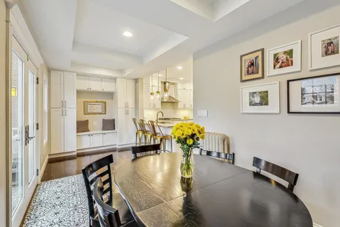 $1,400,000 | 1909 West Oakdale Avenue, Chicago, IL 60657