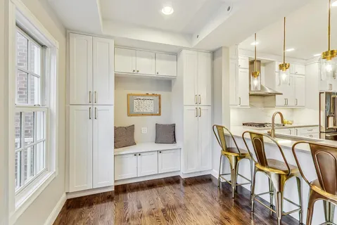 $1,400,000 | 1909 West Oakdale Avenue, Chicago, IL 60657