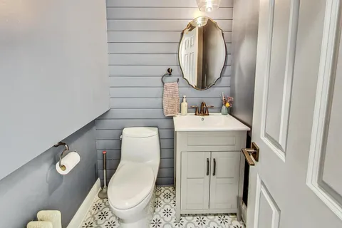 $1,400,000 | 1909 West Oakdale Avenue, Chicago, IL 60657