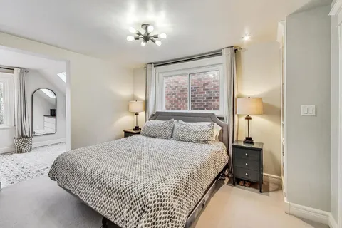 $1,400,000 | 1909 West Oakdale Avenue, Chicago, IL 60657