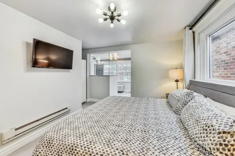 $1,400,000 | 1909 West Oakdale Avenue, Chicago, IL 60657