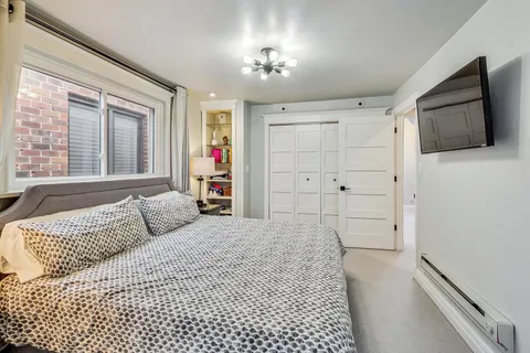 $1,400,000 | 1909 West Oakdale Avenue, Chicago, IL 60657