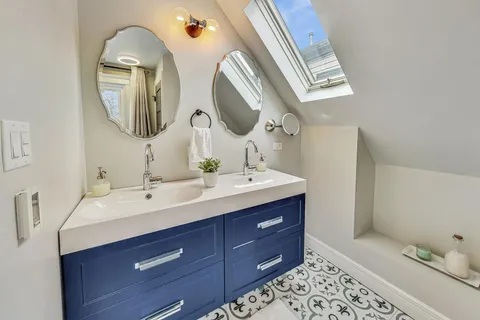 $1,400,000 | 1909 West Oakdale Avenue, Chicago, IL 60657