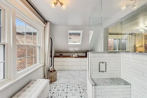 $1,400,000 | 1909 West Oakdale Avenue, Chicago, IL 60657