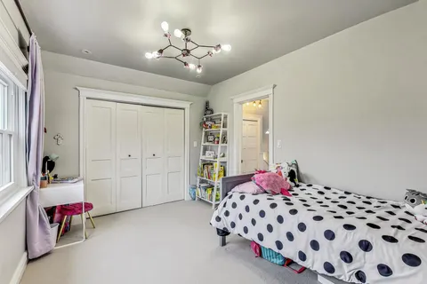 $1,400,000 | 1909 West Oakdale Avenue, Chicago, IL 60657