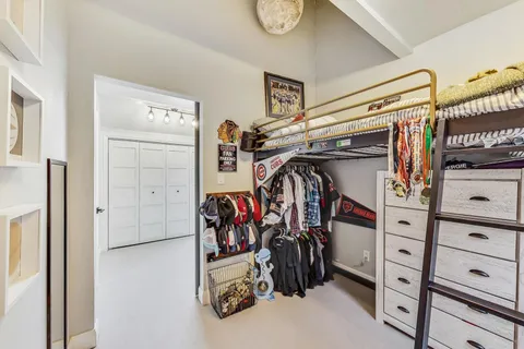 $1,400,000 | 1909 West Oakdale Avenue, Chicago, IL 60657