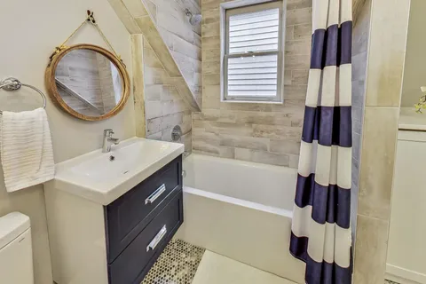 $1,400,000 | 1909 West Oakdale Avenue, Chicago, IL 60657