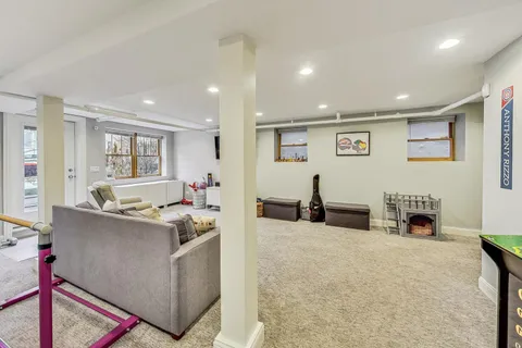 $1,400,000 | 1909 West Oakdale Avenue, Chicago, IL 60657
