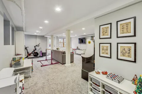 $1,400,000 | 1909 West Oakdale Avenue, Chicago, IL 60657