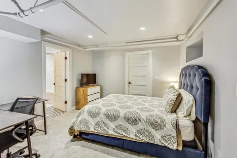 $1,400,000 | 1909 West Oakdale Avenue, Chicago, IL 60657