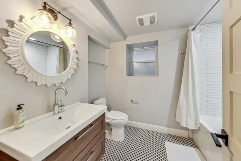 $1,400,000 | 1909 West Oakdale Avenue, Chicago, IL 60657