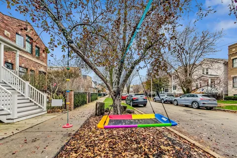 $1,400,000 | 1909 West Oakdale Avenue, Chicago, IL 60657