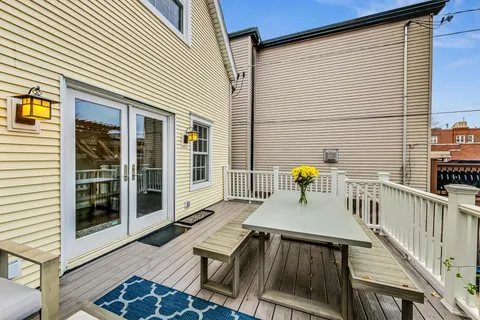 $1,400,000 | 1909 West Oakdale Avenue, Chicago, IL 60657