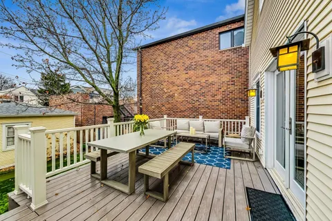 $1,400,000 | 1909 West Oakdale Avenue, Chicago, IL 60657