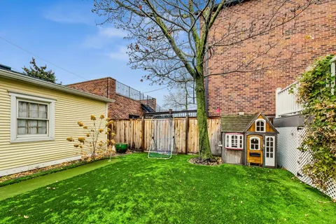 $1,400,000 | 1909 West Oakdale Avenue, Chicago, IL 60657